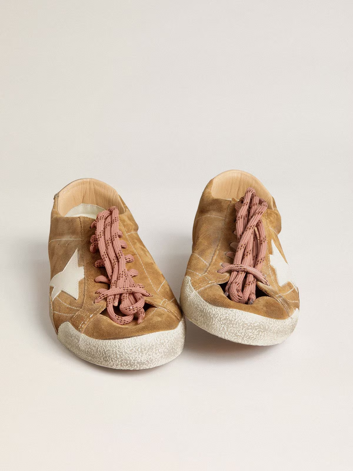 True-Star Donna in suede color tabacco con stella bianca e talloncino platino