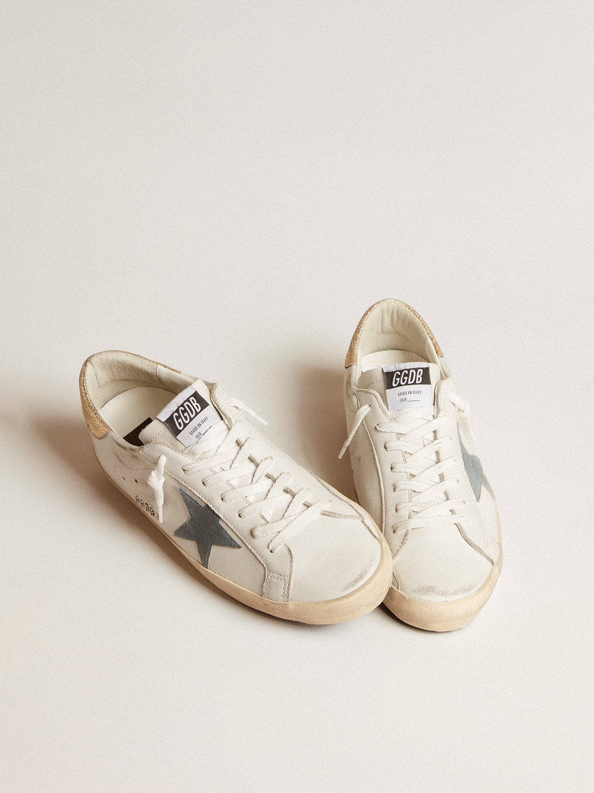 Super-Star con estrella de ante y refuerzo de talón de piel con estampado de serpiente platino