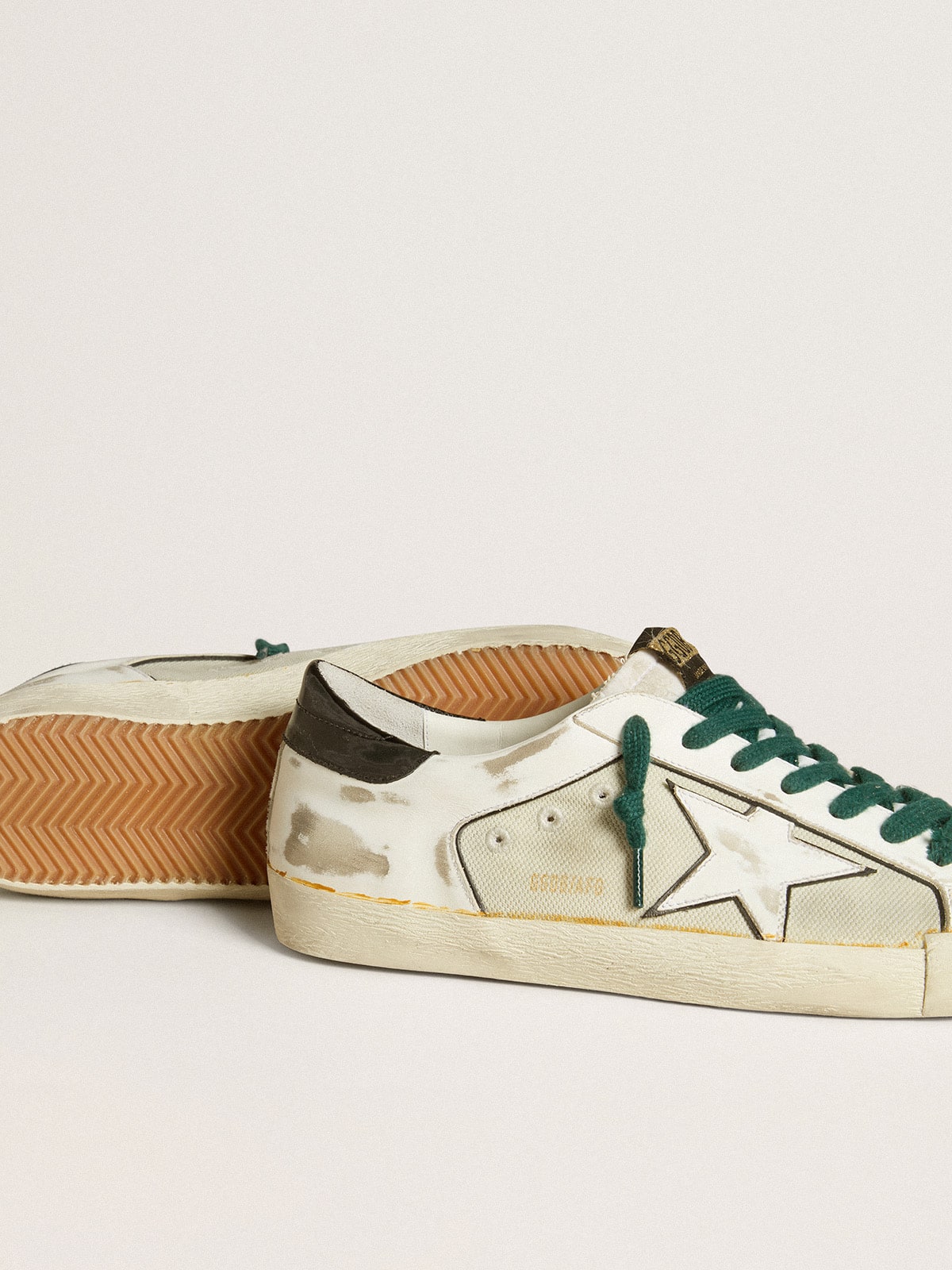Zapatillas Super-Star LAB para hombre en piel blanca con estrella blanca y refuerzo de talón negro