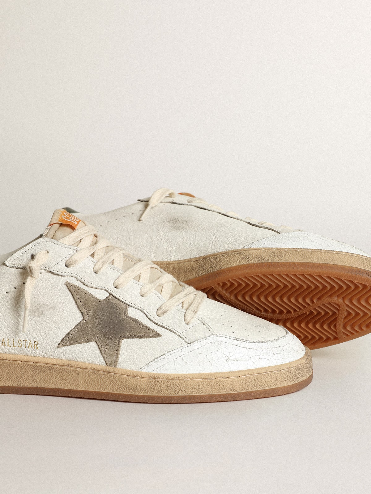 Ball Star para hombre en napa blanca con estrella de ante gris tórtola