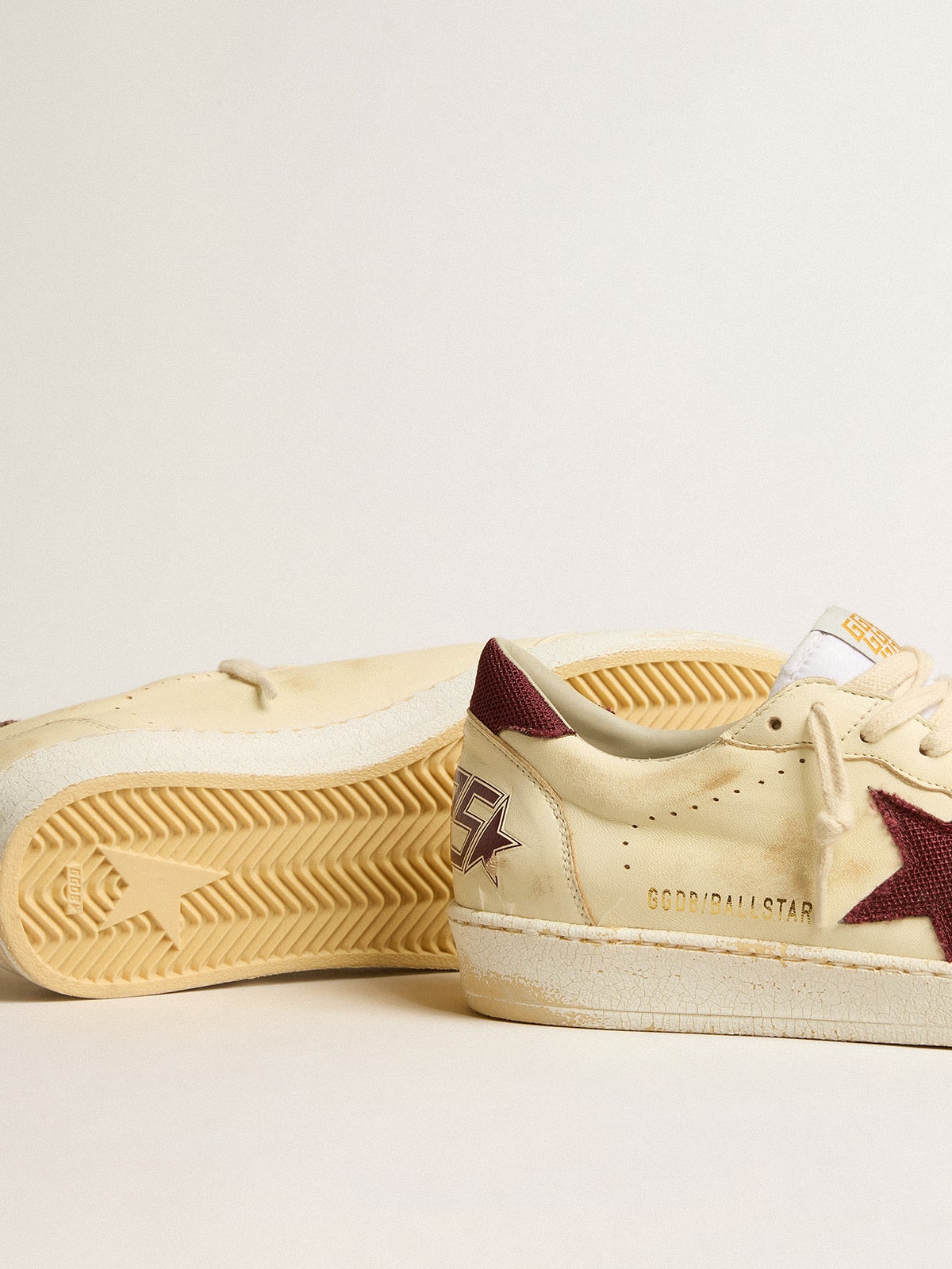 Ball Star para hombre en napa beige con estrella de malla burdeos y refuerzo en el talón