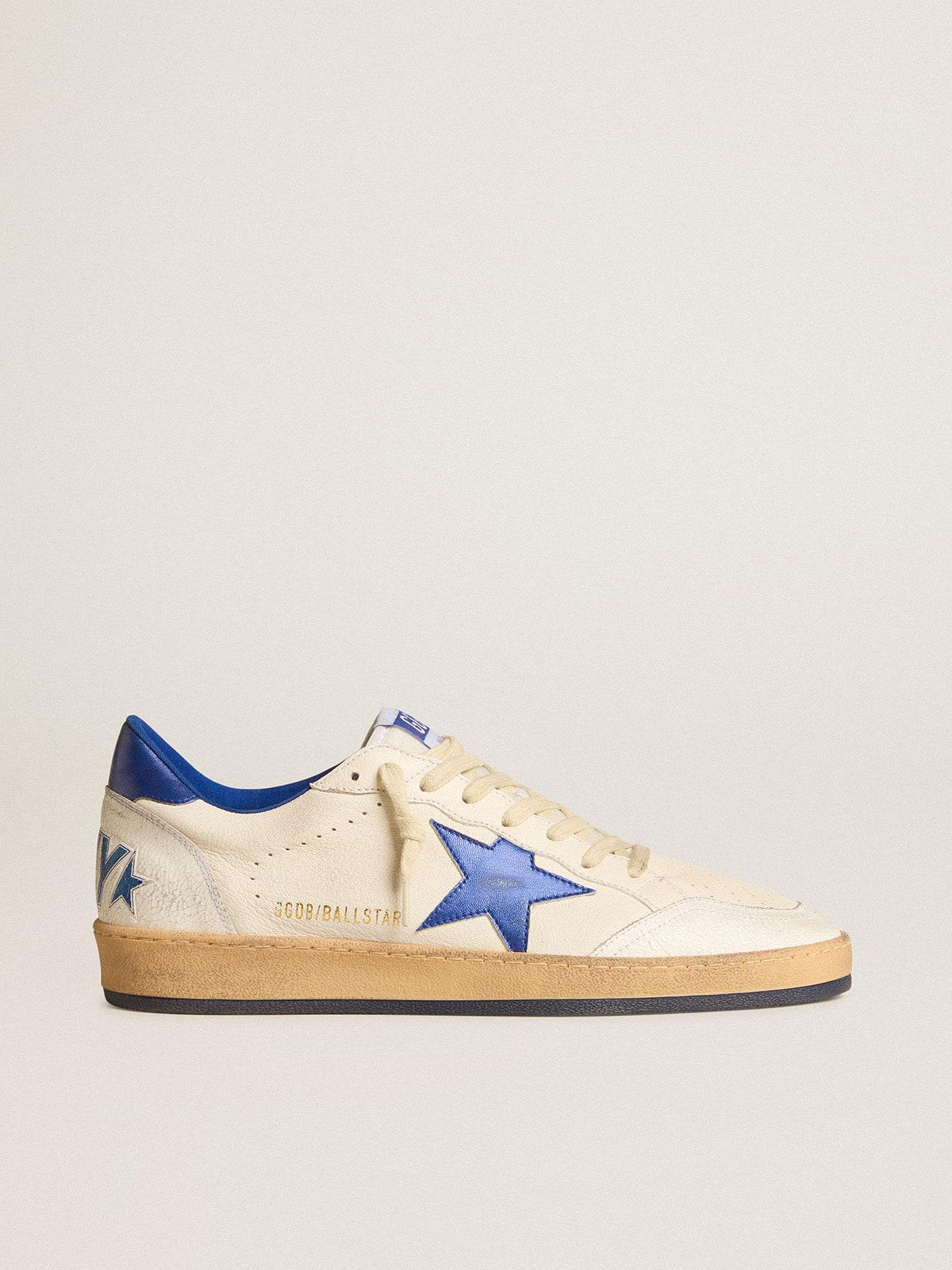 Ball Star Wishes para hombre en piel napa blanca con una estrella azul brillante y refuerzo en el talón