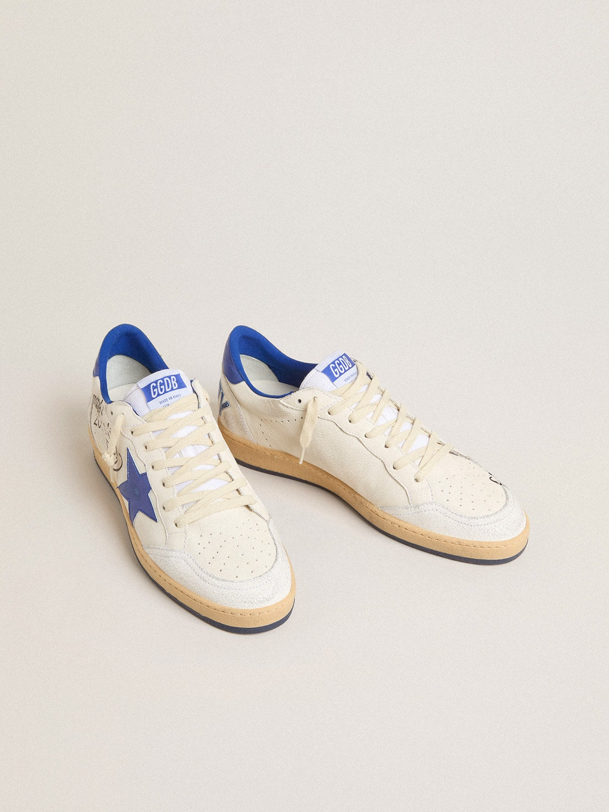 Ball Star Wishes para hombre en piel napa blanca con una estrella azul brillante y refuerzo en el talón