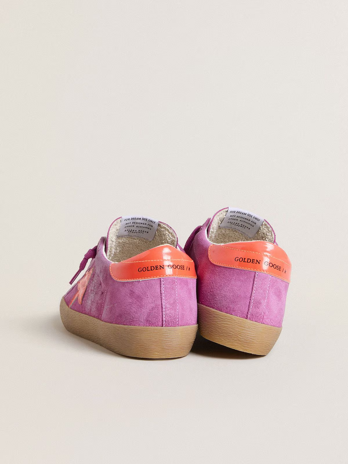 Super-Star Donna in suede fucsia con stella e talloncino in pelle laminata arancio fluo