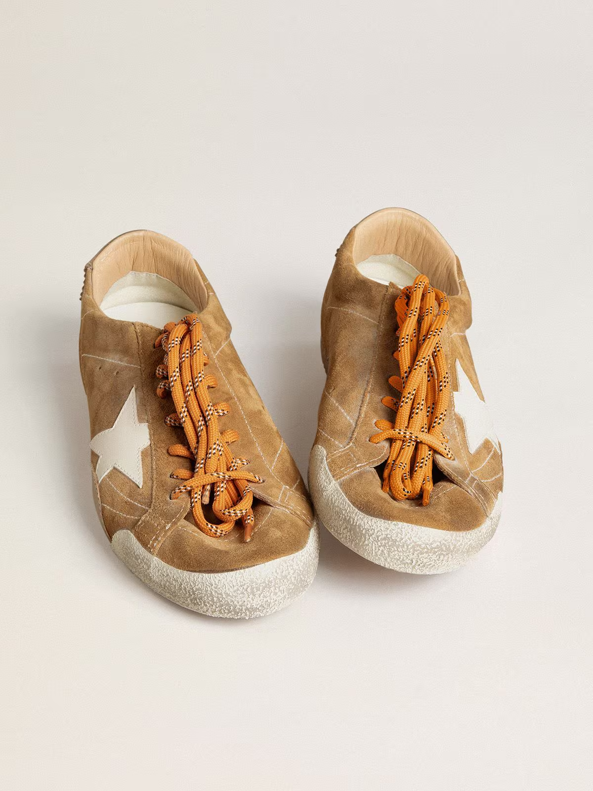 True-Star Donna in suede color tabacco con stella bianca e talloncino platino