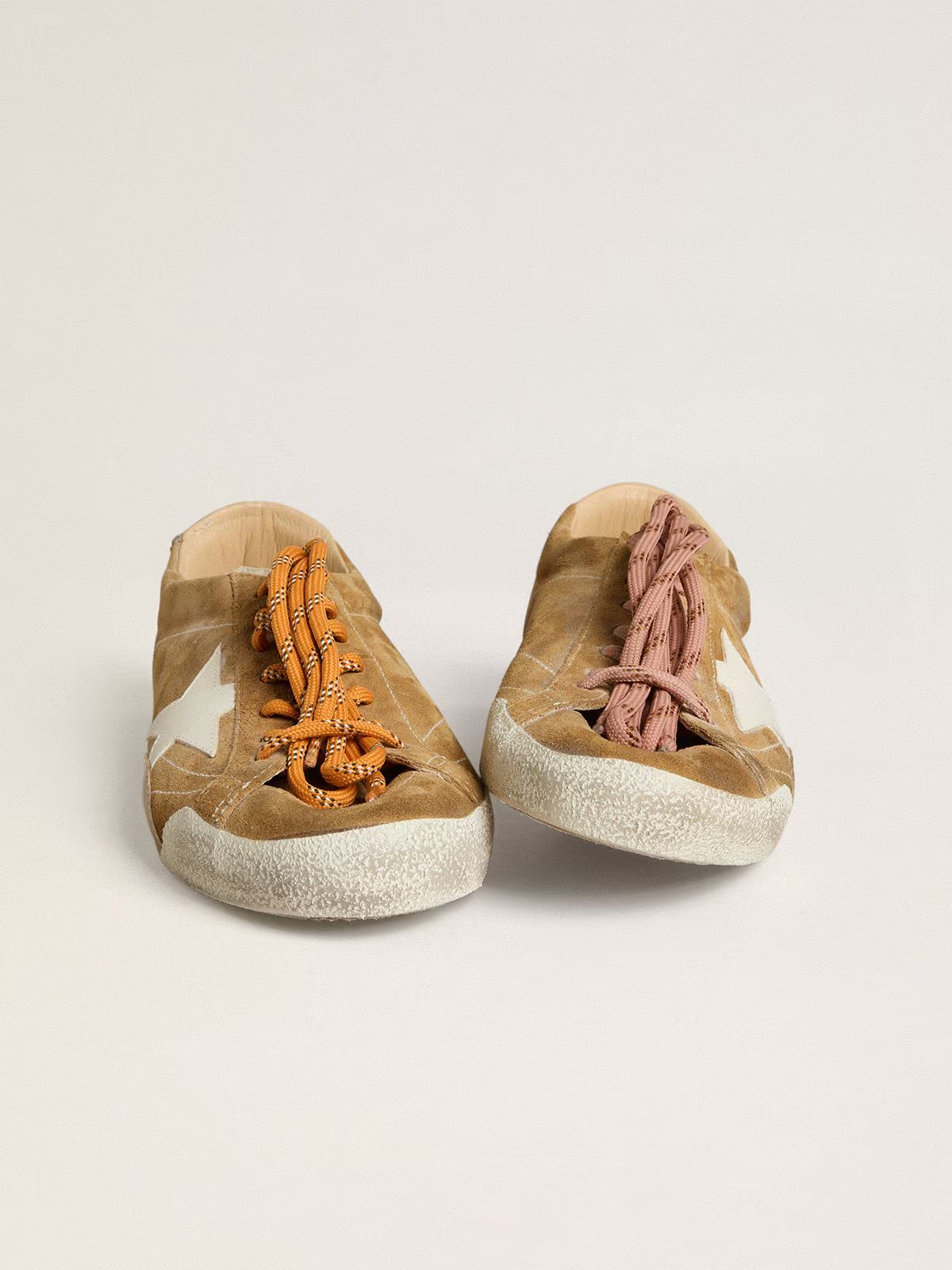 True-Star Donna in suede color tabacco con stella bianca e talloncino platino