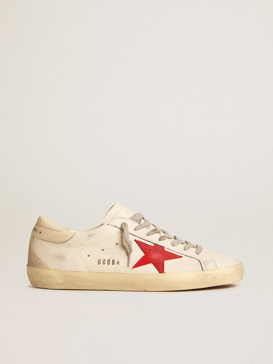 Super-Star en napa con estrella roja y refuerzo del talón de piel color crema