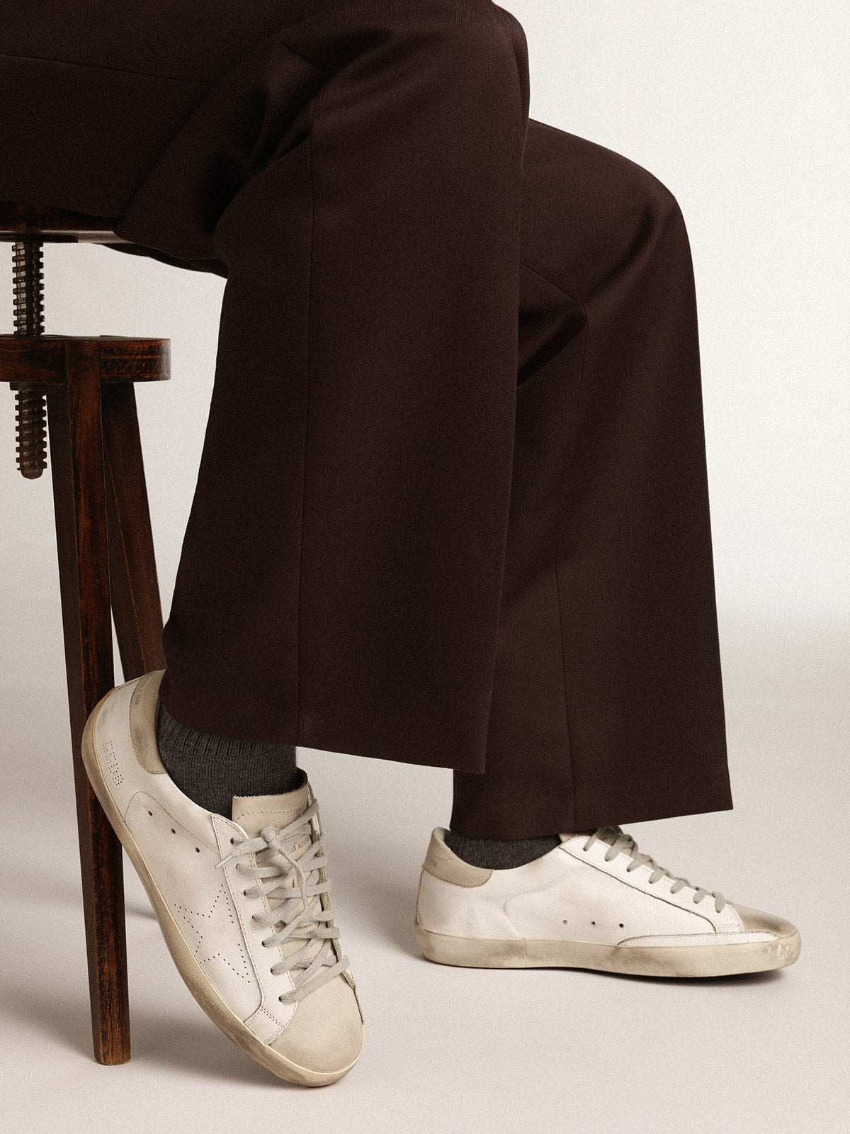 Super-Star para hombre con estrella perforada y refuerzo en el talón en color gris hielo