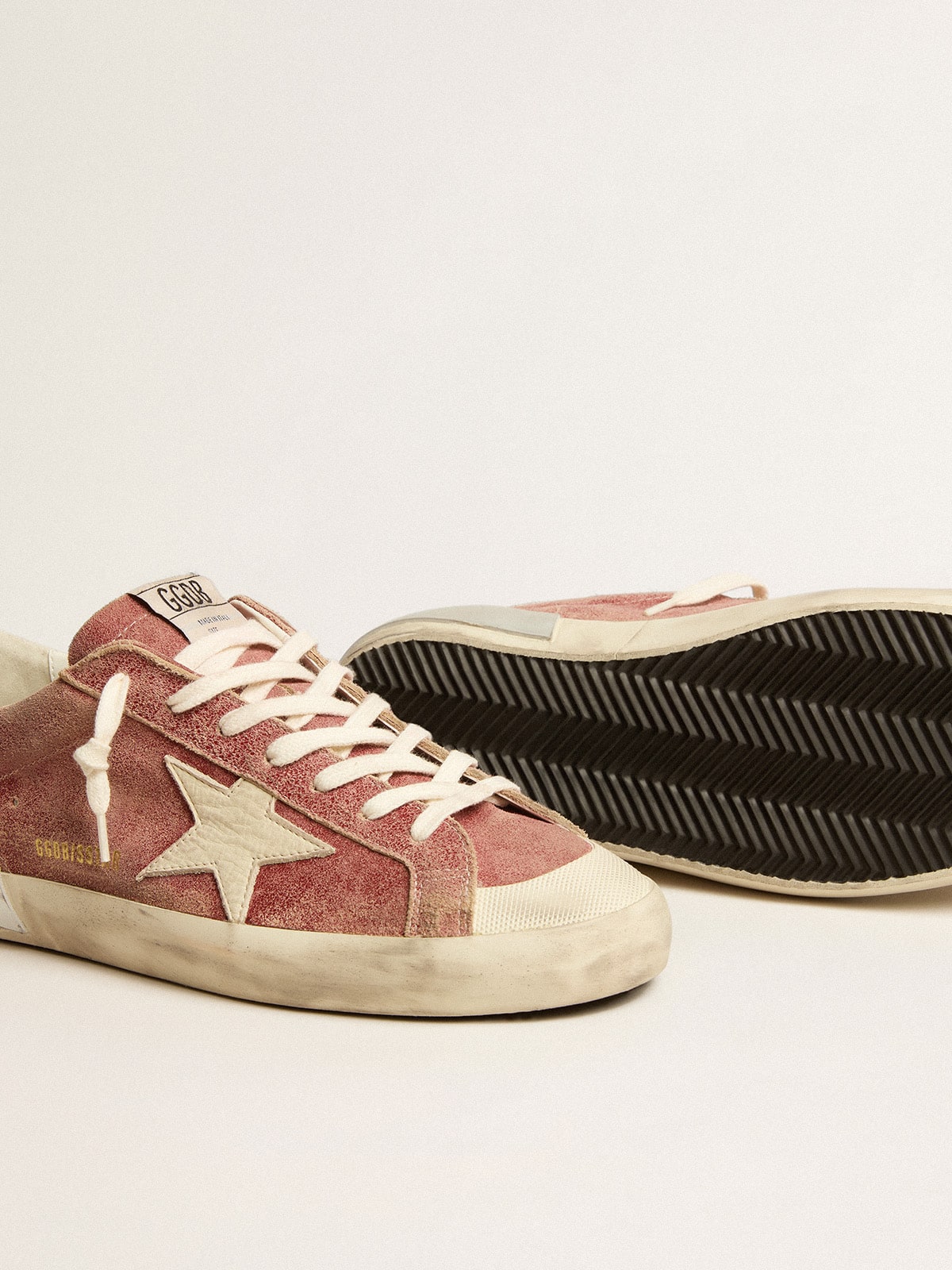 Super-Star en piel roja con estrella de nubuck color crema y refuerzo en el talón