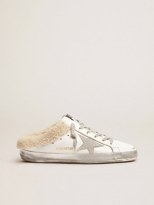 Sabots Super-Star en piel blanca con forro de borrego